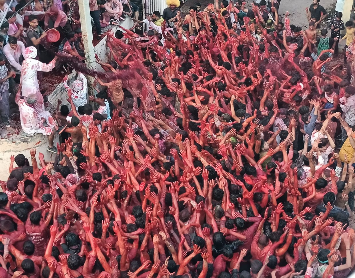 People from other states also arrived in the historical phag of Dahar-Naultha