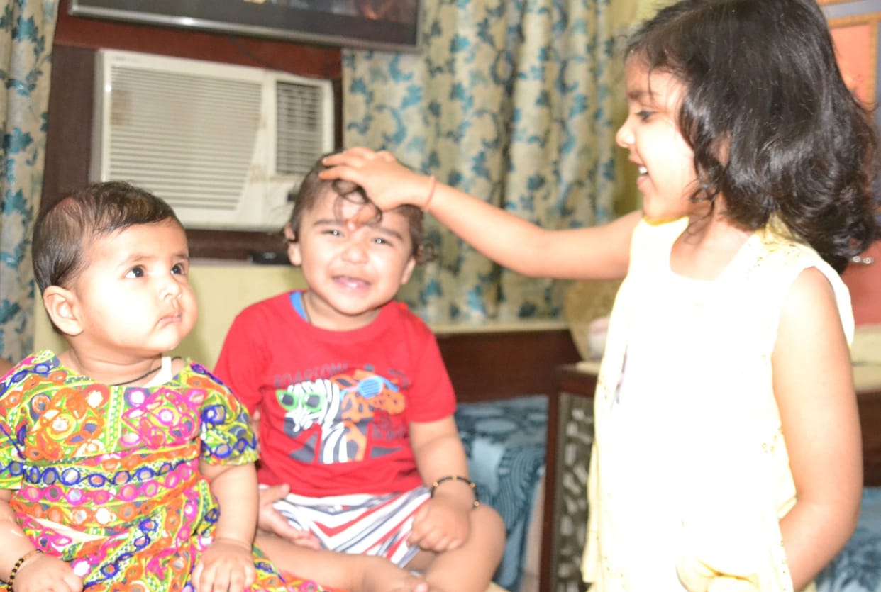 Kanpur Dehat : Longevity sought by giving tilak to brothers on Dooj, gifts given to sisters