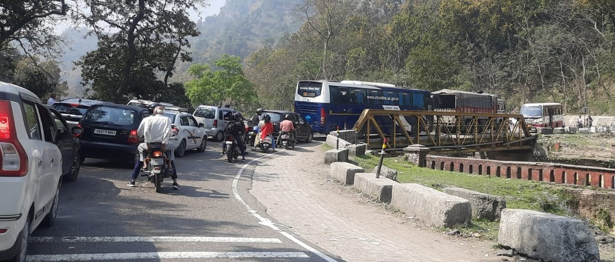 There was a two-hour jam on the Red Bridge on Doon Highway