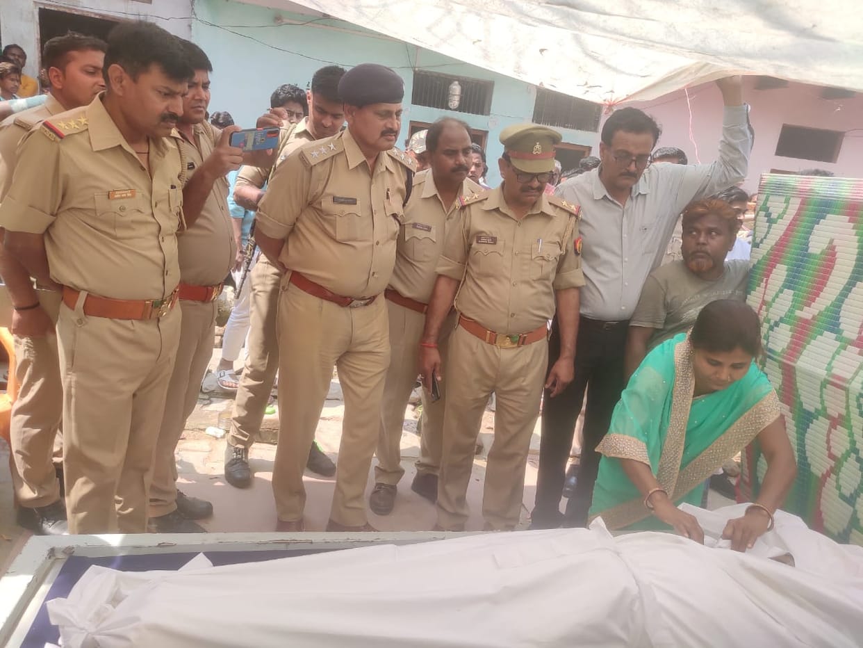 murder in jaunpur Husband killed wife with attack of knife after protested for drinking wine parents do not want any action