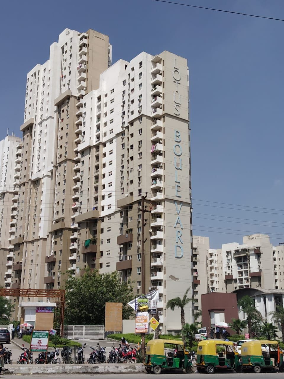 Teenager dies after falling from 8th floor in suspicious circumstances