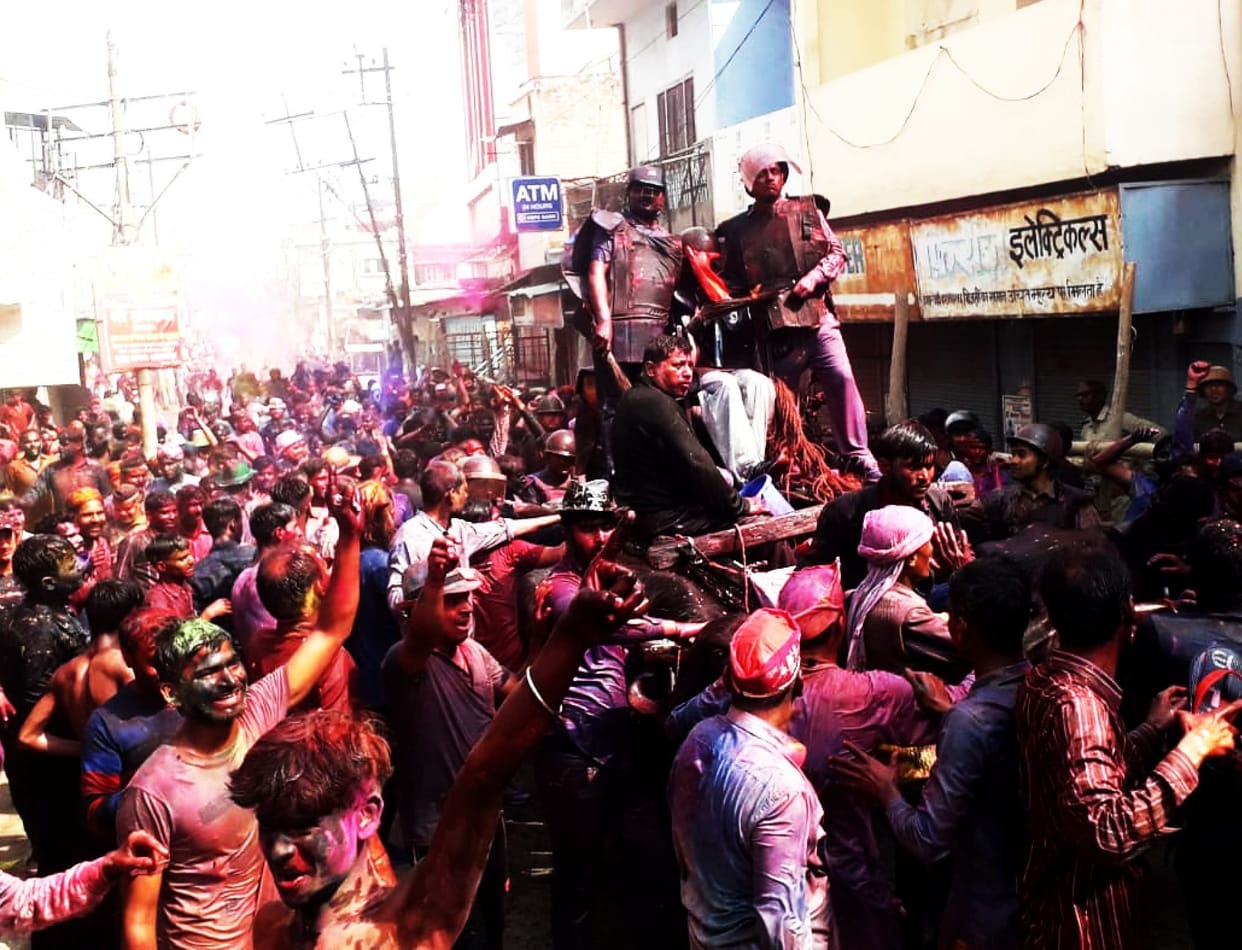 juloos of laat sahab in the city