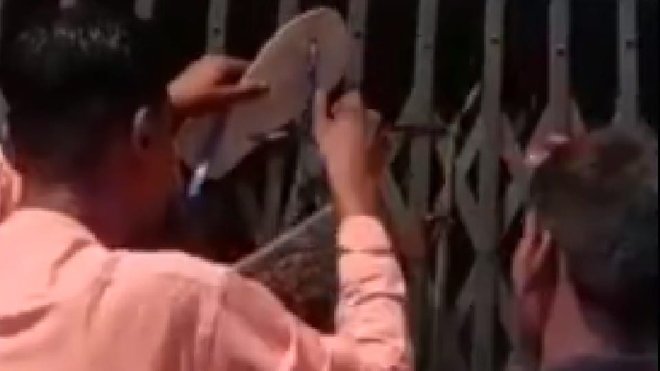 Madhya Pradesh: Villagers demonstrated in the minister's assembly, troubled by the mess, a garland of shoes hung on the sarpanch's office