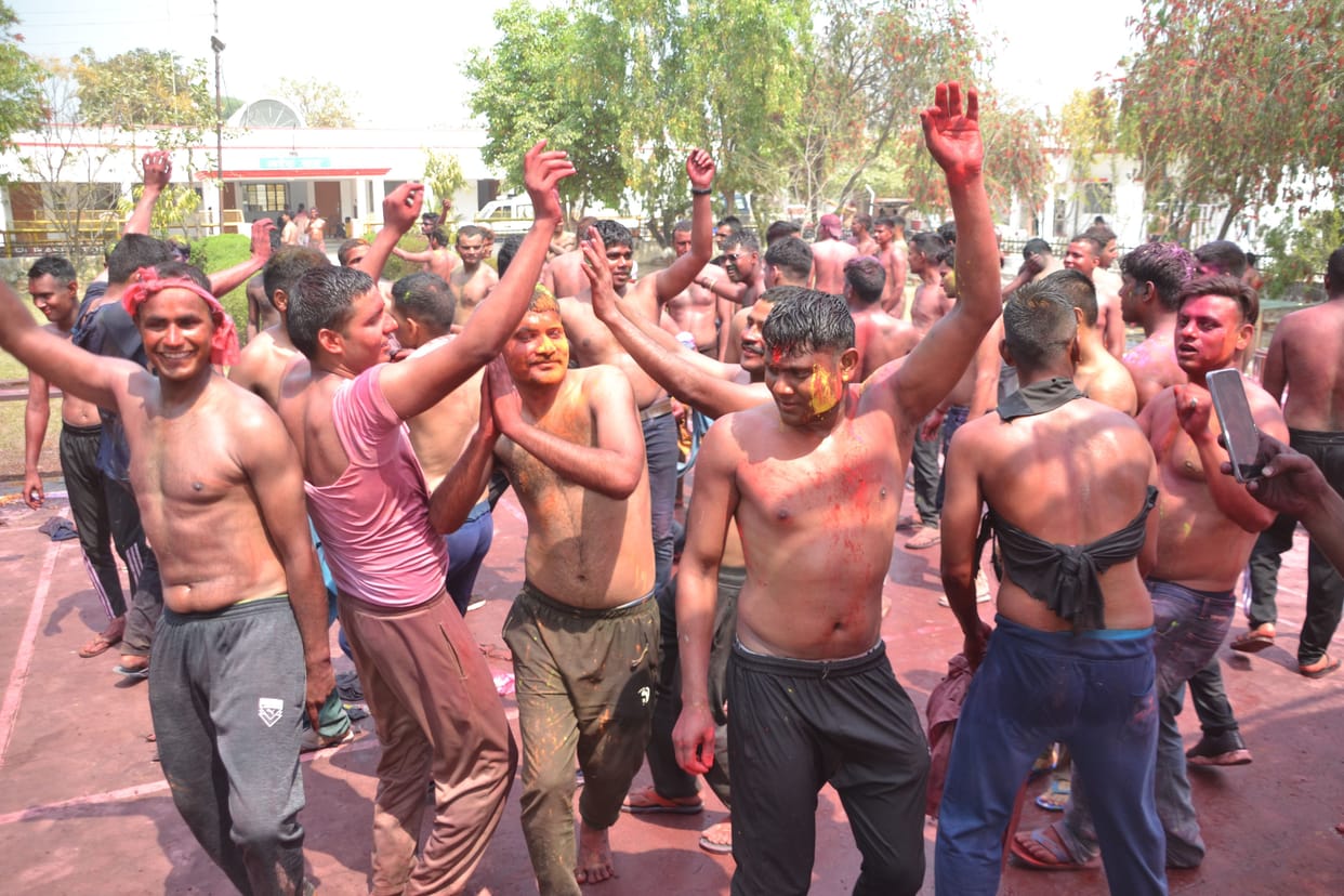 Kanpur Countryside: Colorful showers, Holi festival celebrated fiercely, groups of faguars roamed from village to village