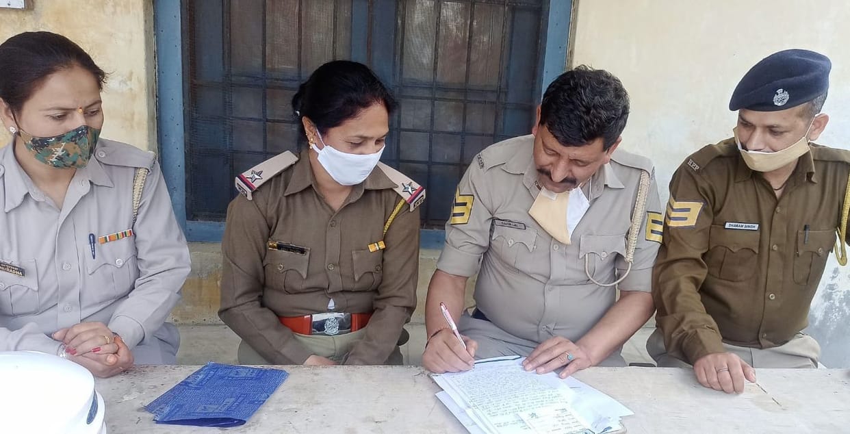 Woman dies after gasping on road