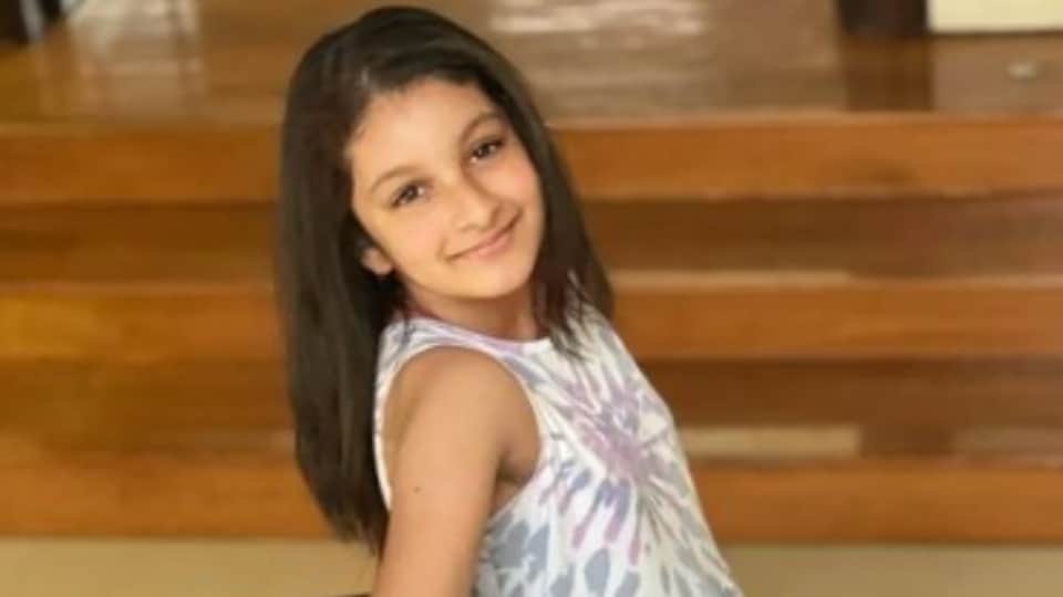 Mahesh Babu daughter Sitara Ghattamaneni has debuted with her father's film Sarkaru Vaari Paata