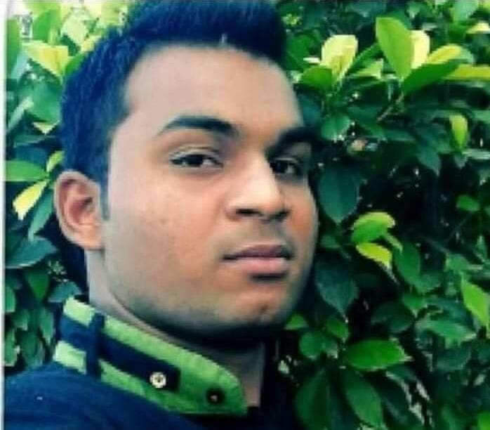 Vehicle collides with bike, youth dies