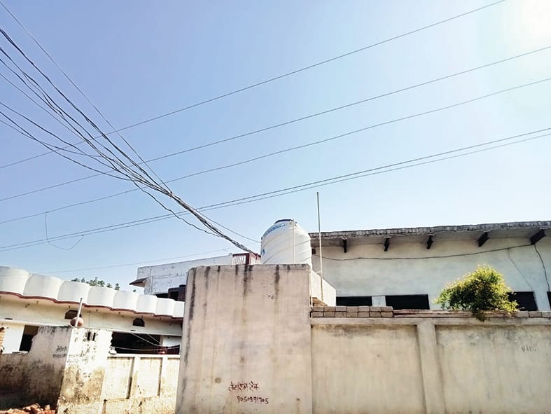 Power lines passing over houses, fear among people