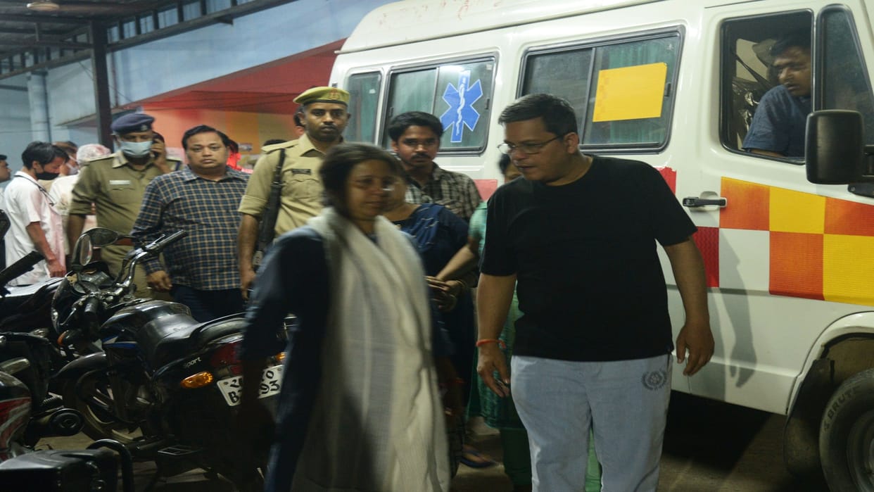 Last farewell given to the son of Justice at Rasulabad Ghat