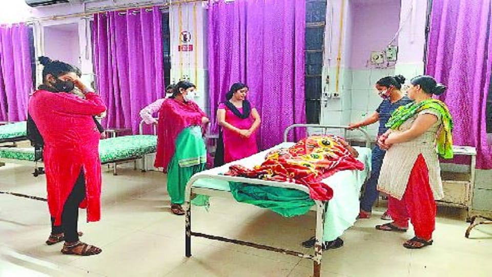 Procreative sterilization of a woman admitted for abortion in railway hospital agra