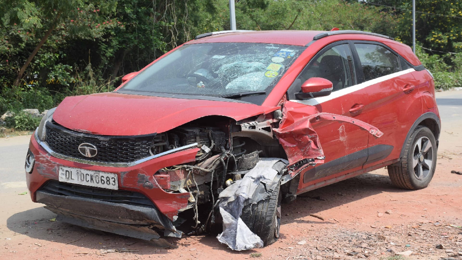 Road Accident In Delhi Car Hit Auto 13-year-old teenager beheaded, mother also dies see photos