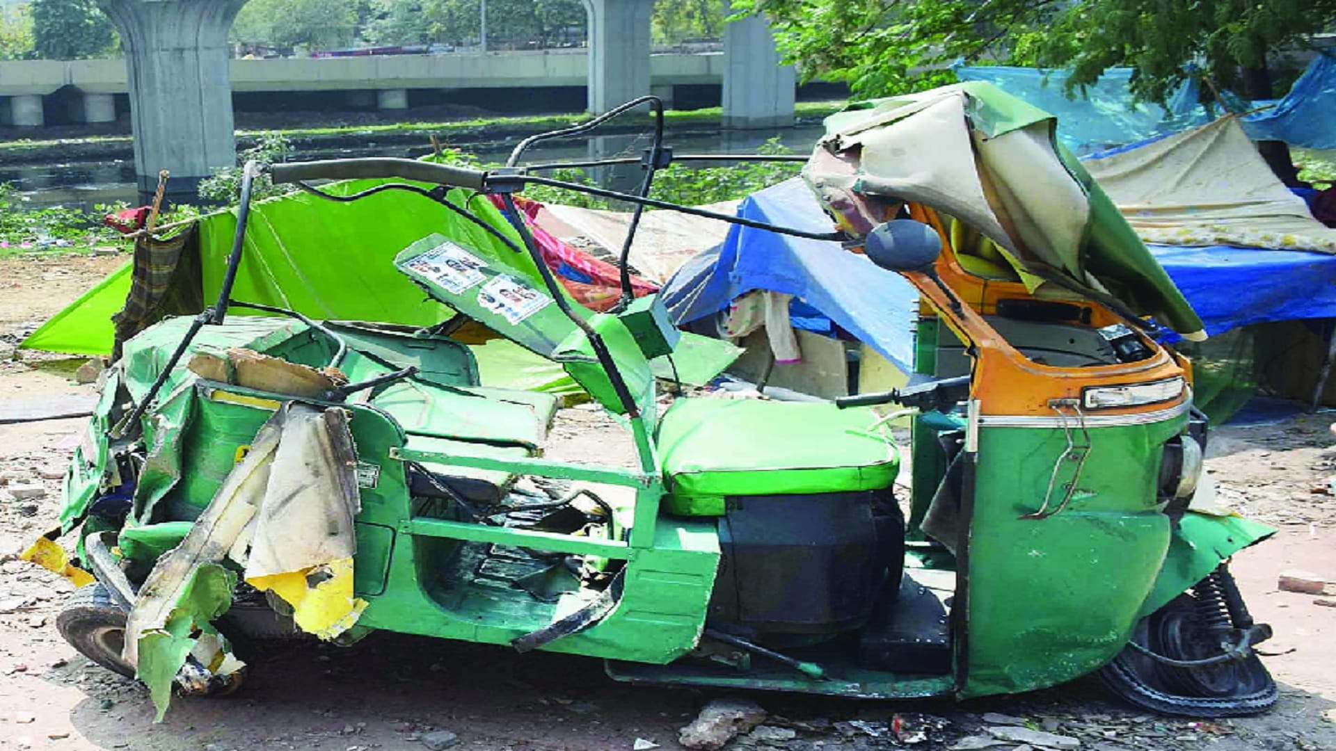 Road Accident In Delhi Car Hit Auto 13-year-old teenager beheaded, mother also dies see photos