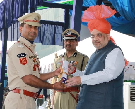Union Home Minister honored Deputy Commander of CRPF