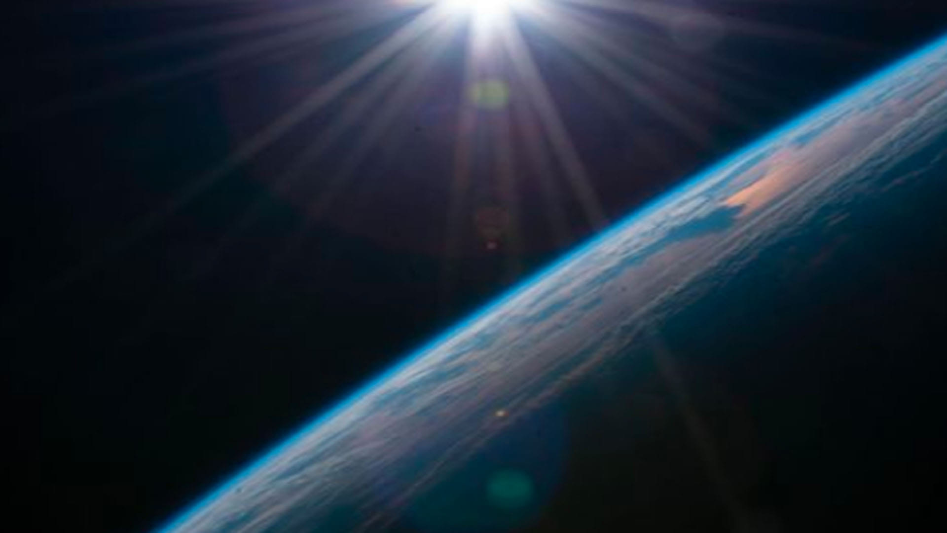 sun rises in space iss shares beautiful photos you will lose heart after seeing this photo