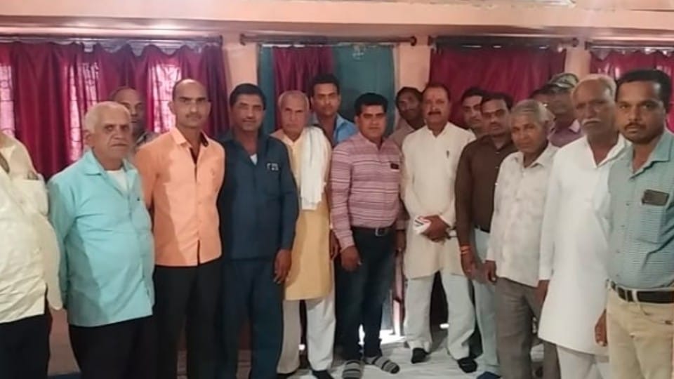 Boiling of milk prices: 461 milk cooperative societies in Sehore on indefinite strike