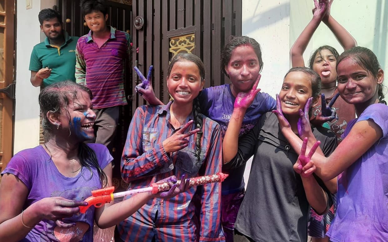 Abir Gulal was very happy, Holi was played with enthusiasm