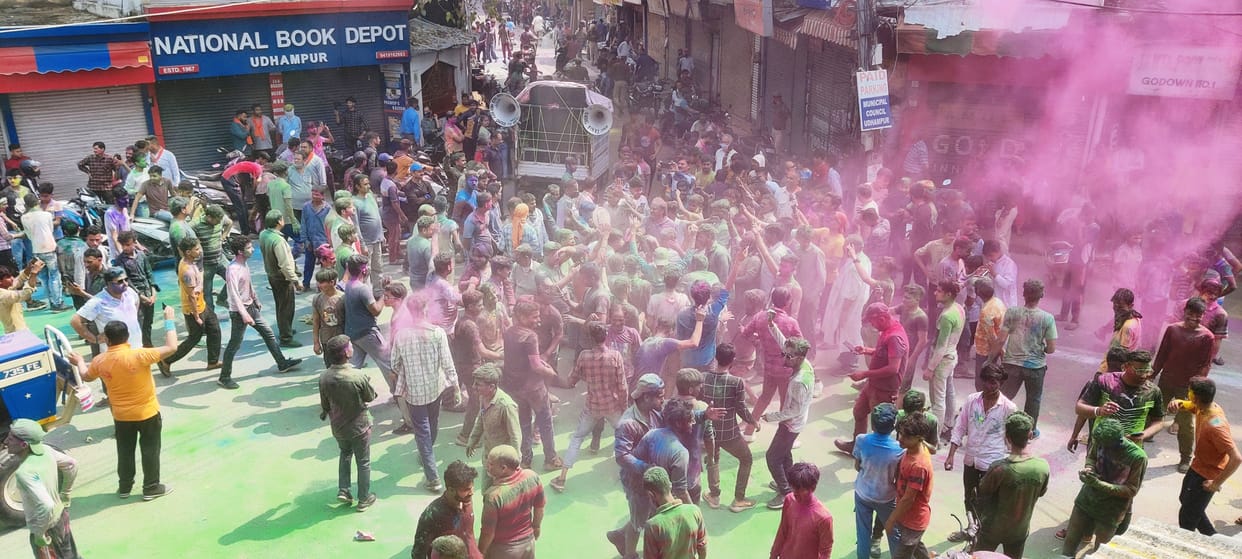 holi