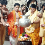 महाकालेश्वर का अभिषेक करते गौतम गंभीर