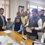 नामांकन भरते प्रो. सिकंदर कुमार।