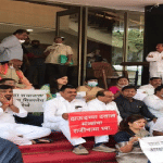 नवाब मलिक के खिलाफ प्रदर्शन करते भाजपा विधायक