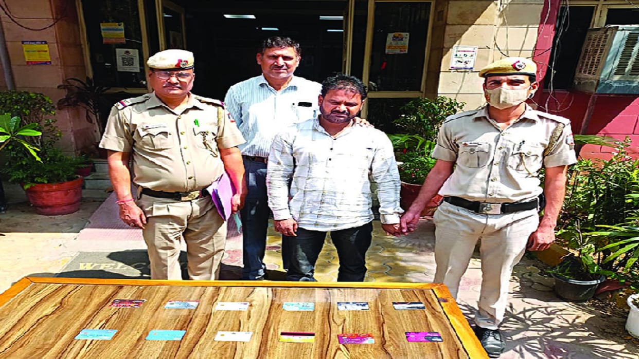 Fifth pass cheated crores from 3500 people in ten years, delhi police arrested