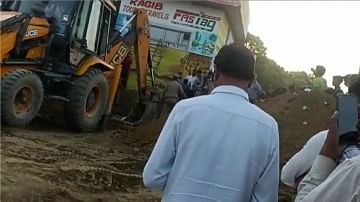 घटनास्थल पर मौजूद पुलिस