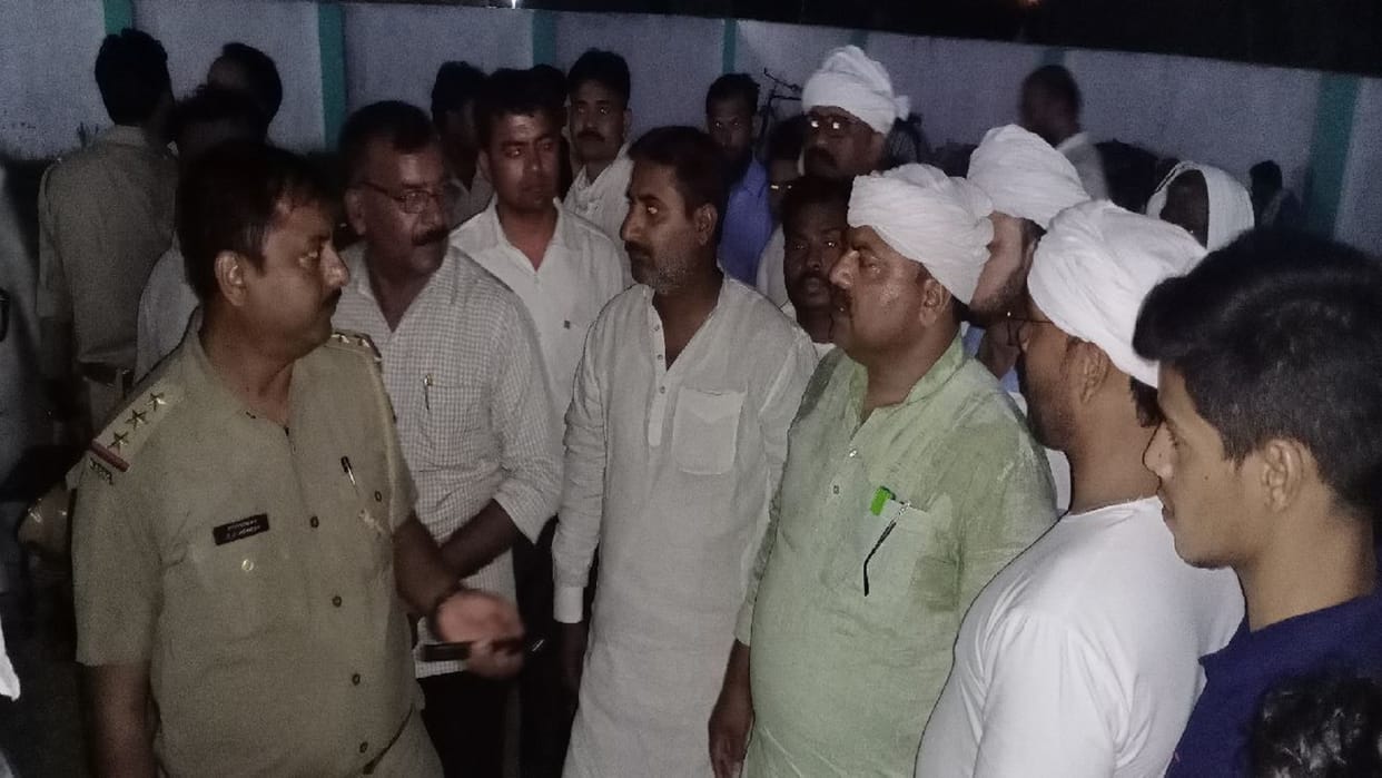 Two sides clashed for opposing the splatter, nine injured in ghazipur