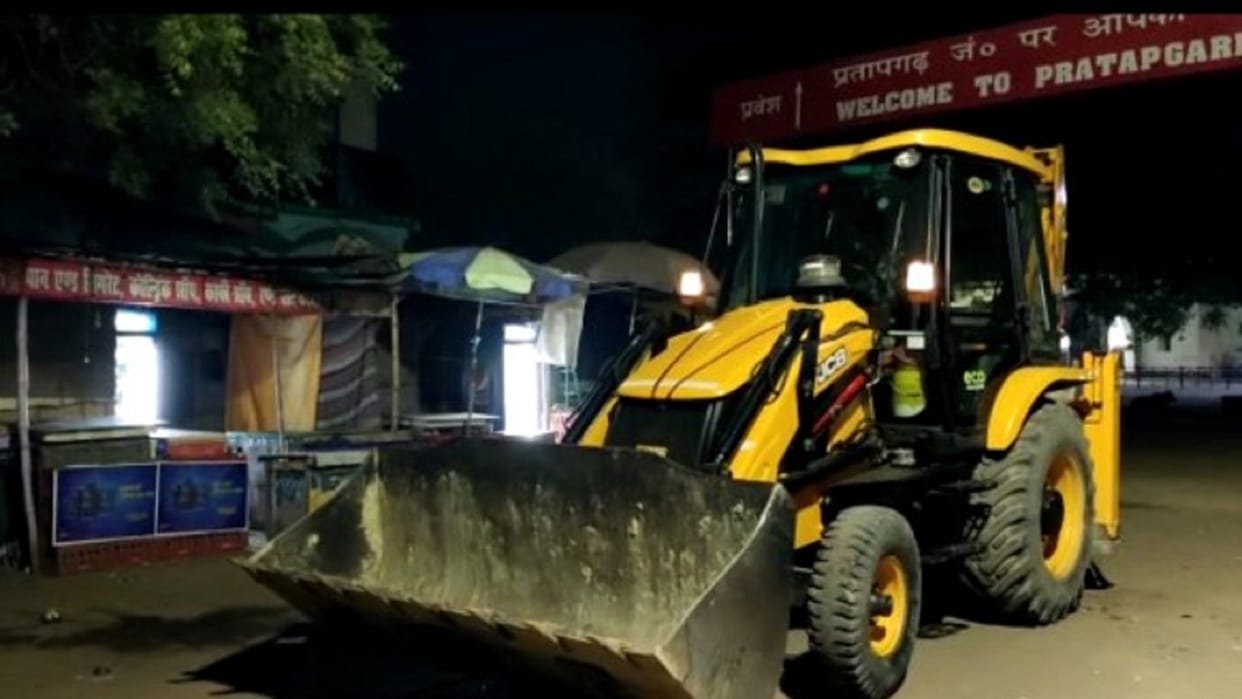 Police warns criminal - if he does not surrender till April 10, he will run a bulldozer at home