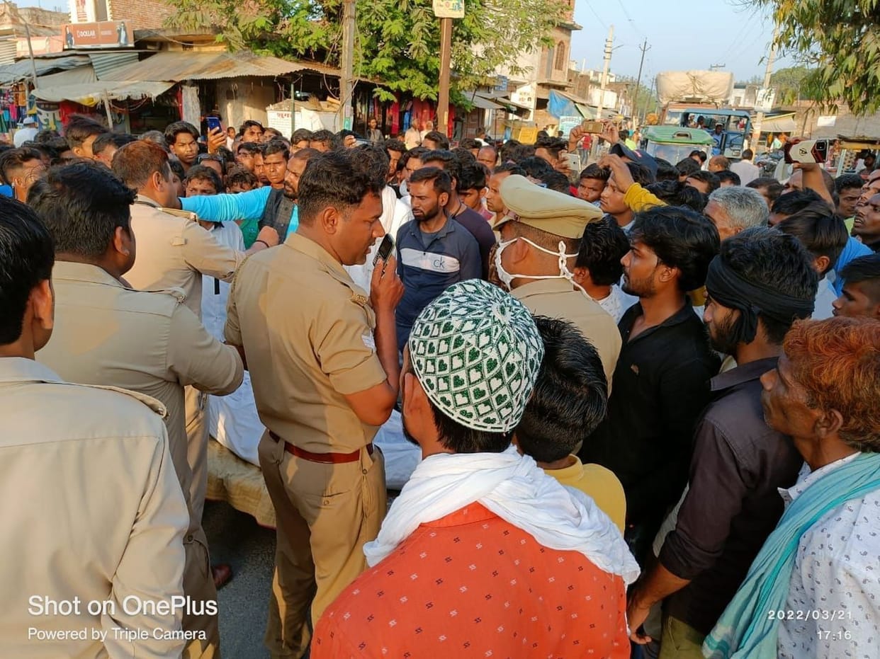 Dead body of young man found hanging, relatives jammed