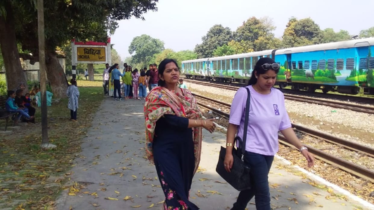 Travel of railbus is attracting tourists