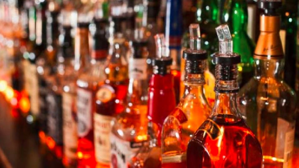 consumer commission given decision to give rs 25 lakh to buyer for charging rs 10 more on bottle of liquor