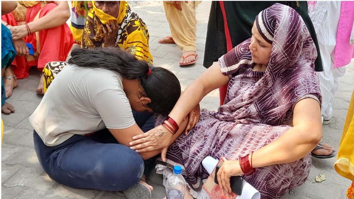 Meerut: Child missing from medical, fear of kidnapping, mother and sister sitting on dharna