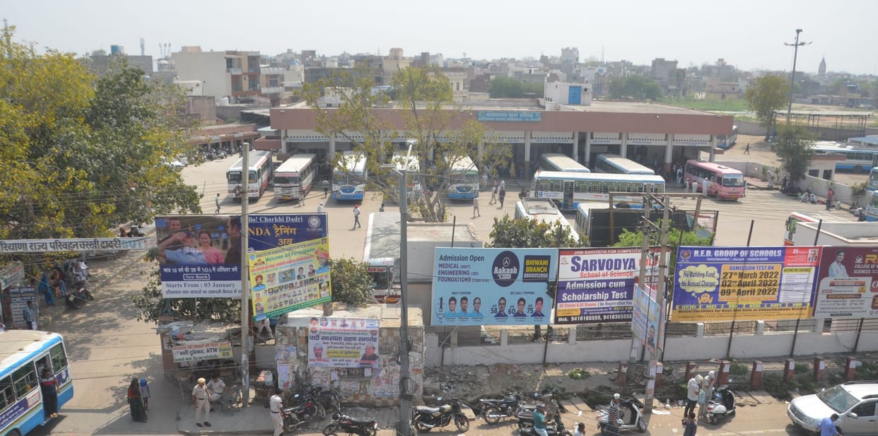 The scope of the bus stand is small, the number of booths cannot be expanded