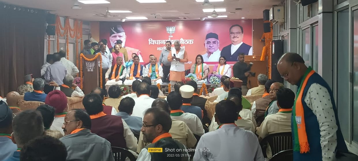 Uttarakhand Next CM Defense Minister Rajnath Singh reached Dehradun BJP Legislature Party Meeting