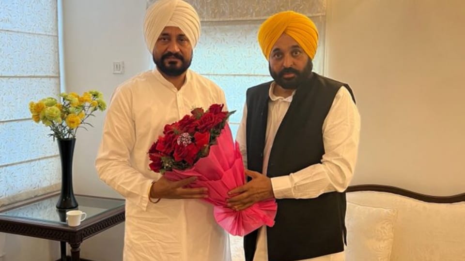 Punjab former CM Charanjit Channi met new CM Bhagwant Mann in Chandigarh 