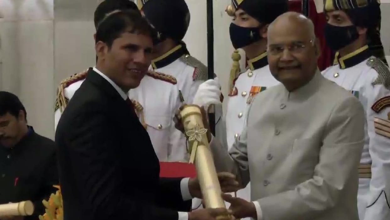javelin thrower Devendra Jhajharia will be honored with Padma Bhushan award today