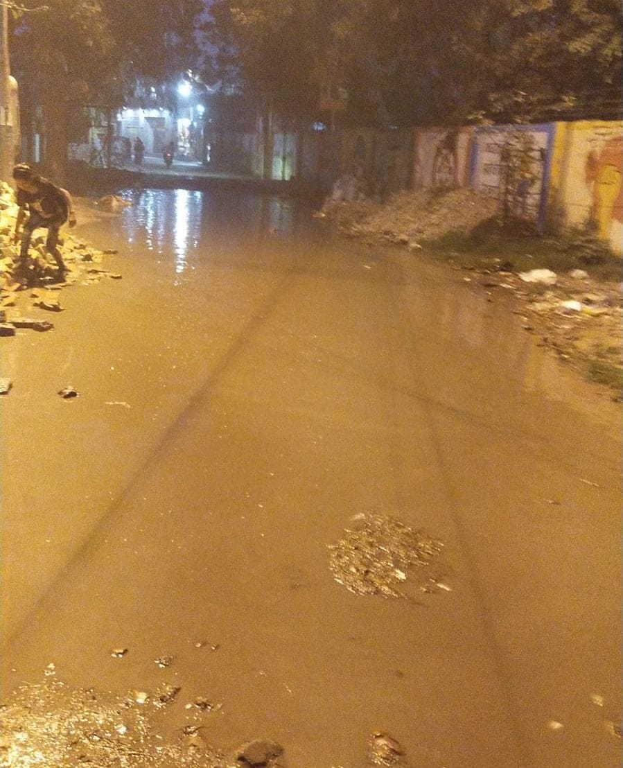 Dirty water filled again in Adarsh Nagar due to sewer blockage