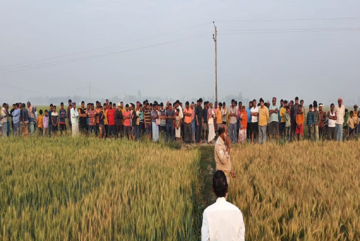 murder in jaunpur unknown Youth killed by beating head with bricks and attempt to burn dead body