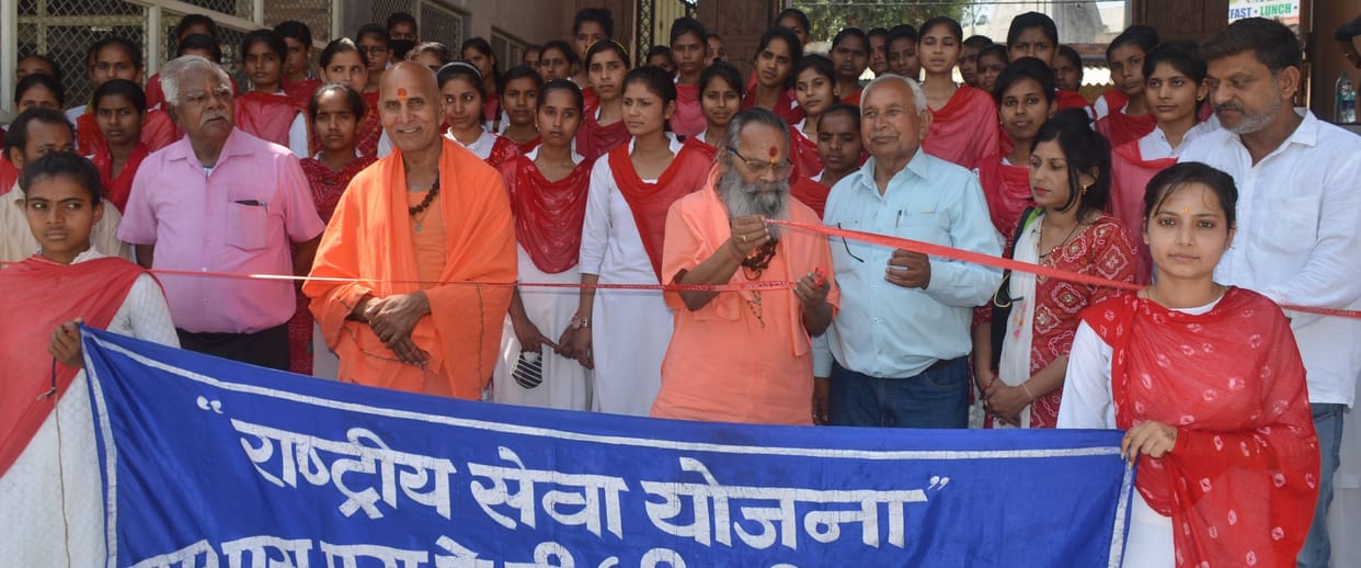 Students should work hard by setting goals: Swami Kesavananda