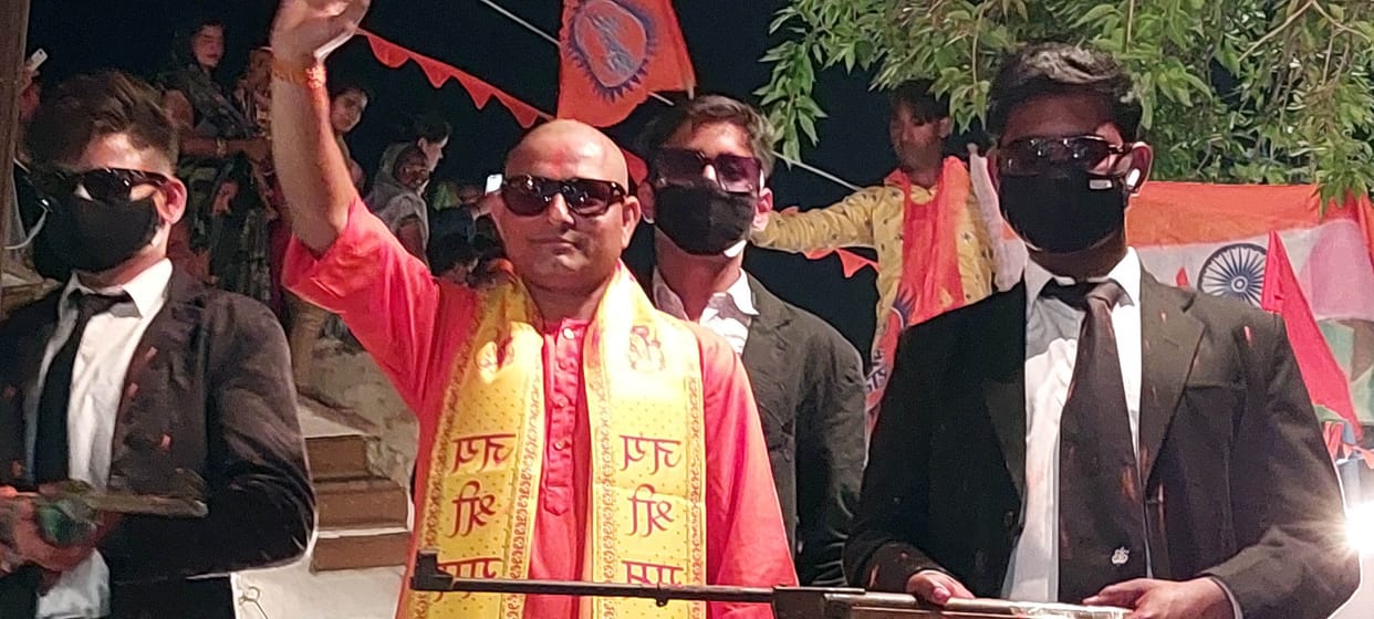 Hathras: Fooldol fair came out with pomp, Yogi's tableau on bulldozer was the center of attraction