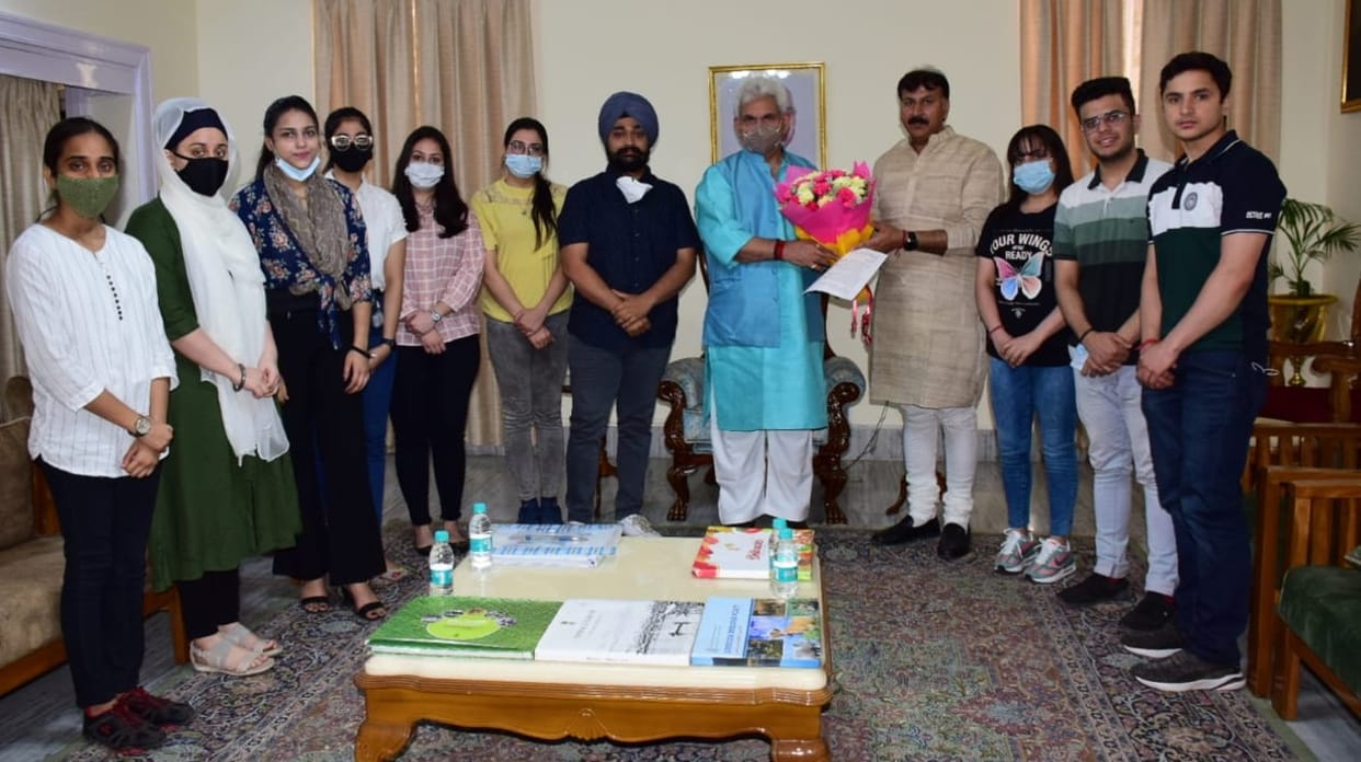 Russia Ukraine War jammu kashmir MBBS students returned from Ukraine met LG Manoj Sinha today