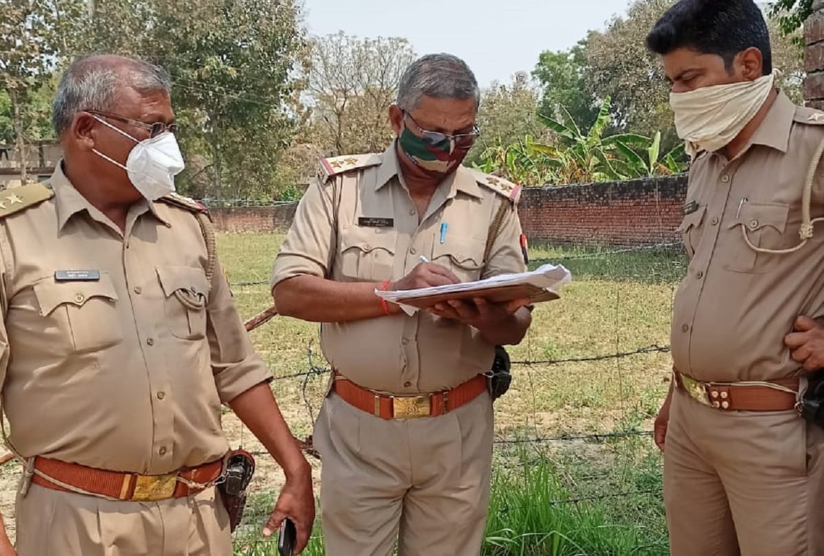 Villagers of varanasi found rotten dead body of young man  from sugarcane field after Strong smell