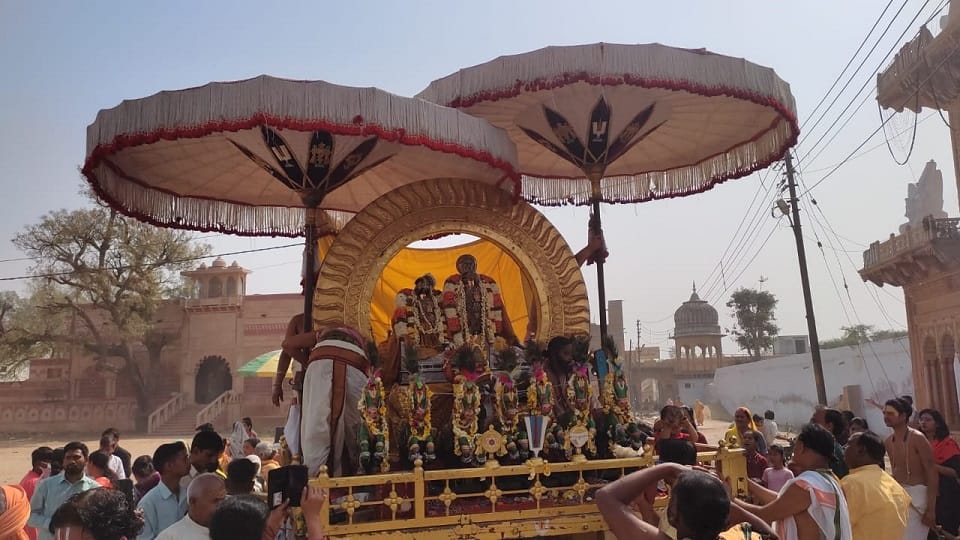 Lord Ranganath golden sun prabha gave darshan to devotees