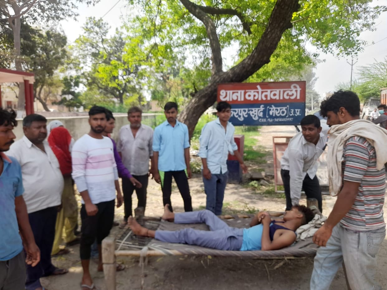 rucks between two community in sarurpur meerut after a dispute of coloring on Holi