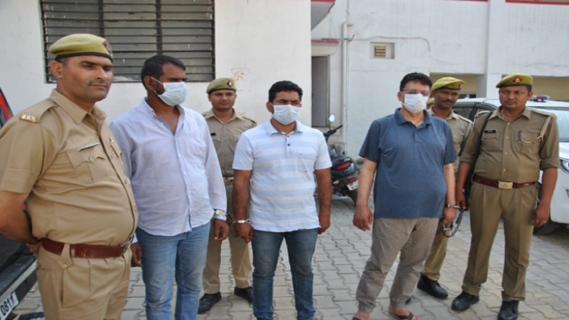 Meerut Crime News: Three accused arrested by police in case of firing on Professor Rajbeer Singh by shooters of Udham Singh in University in Modipuram