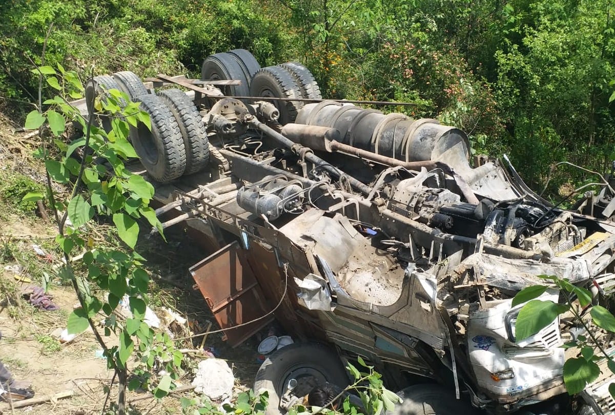 Two killed  in accident as truck overturned in una himachal pradesh