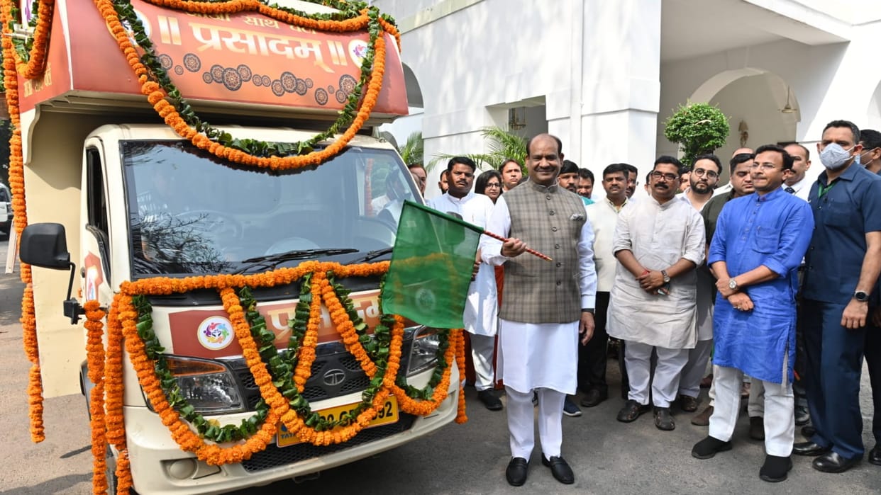 Khushkhabar delhi seven hospitals poor and unprivileged patients to get free food from prasadam rath flagged off LS speaker om birla residence