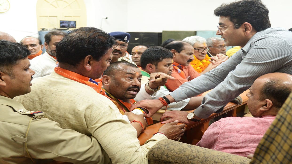 During the nomination in the collectorate, there was a heated argument between MLC and ADM
