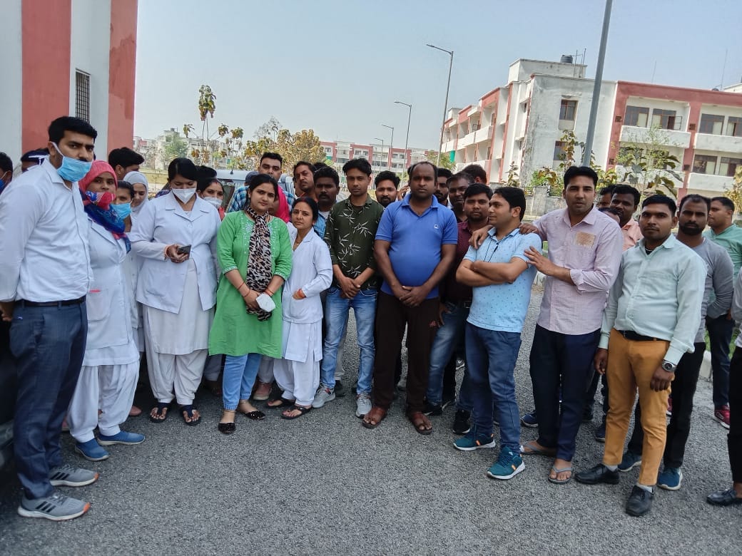 Outsourcing employees demonstrated and submitted memorandum