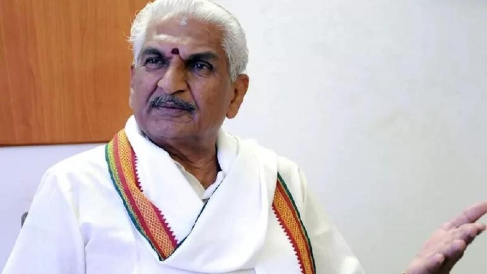 Saffron flag can replace Tricolour, says RSS leader Kalladka Prabhakar